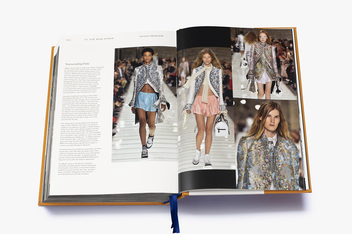 Бумажная книга «Louis Vuitton Catwalk. The Complete Fashion Collections », автор Луиза Риттер - фото №5 - миниатюра