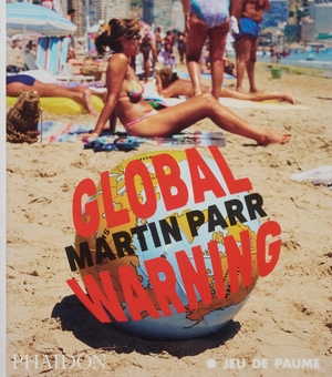 Паперова книга «Global Warning», автор Мартін Парр - фото №1 - мініатюра