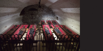 Бумажная книга «Dark Tourism», автор Ребекка Батори - фото №2 - миниатюра