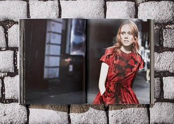 Бумажная книга «Peter Lindbergh. Dior», автор Мартин Харрисон - фото №11 - миниатюра