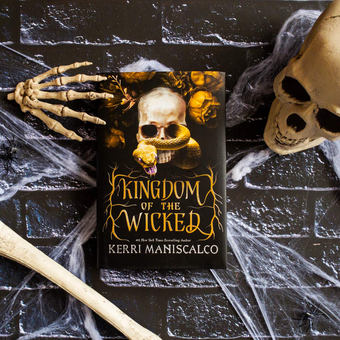 Бумажная книга «Kingdom of the Wicked», автор Керри Манискалко - фото №3 - миниатюра
