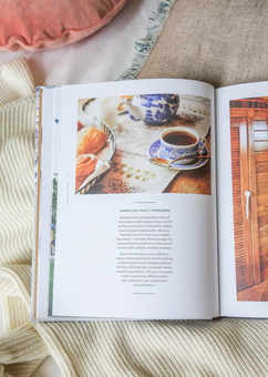 Паперова книга «Hygge & West Home. Design for a Cozy Life», авторів Крістіана Куп, Еймі Лаґос - фото №6 - мініатюра