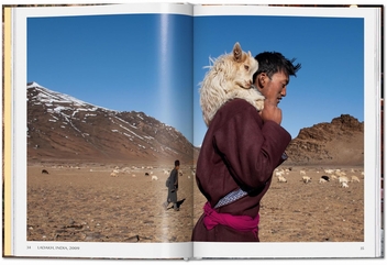 Бумажная книга «Steve McCurry Animals», авторов Стив Маккарри, Реуэл Голден - фото №3 - миниатюра