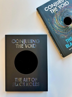 Бумажная книга «Conjuring the Void: The Art of Black Holes», авторов Линн Гэмвелл, Нил Деграсс Тайсон - фото №3 - миниатюра