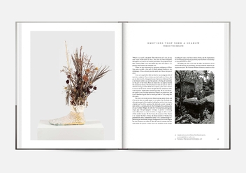 Паперова книга «John Isaacs. The Architecture of Empathy», авторів Метью Баун, П'єр-Ів Десайв, Джон Айзекс, Мартін Кемп, Джеймс Патнем, Діді Боцціні, Дітер Мерш, Дана Зайя - фото №4 - мініатюра