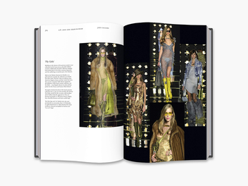 Бумажная книга «Dior Catwalk. The Complete Collections», авторов Александр Фьюри, Аделия Сабатини - фото №3 - миниатюра