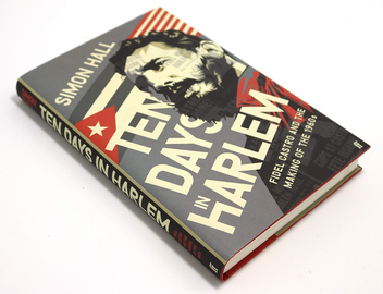 Бумажная книга «Ten Days in Harlem. Fidel Castro and the Making of the 1960s», автор Саймон Холл - фото №3 - миниатюра