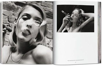 Бумажная книга «Helmut Newton. Work», автор Франсуаза Марке - фото №4 - миниатюра