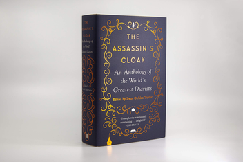 Бумажная книга «The Assassin's Cloak. An Anthology of the World's Greatest Diarists» - фото №2 - миниатюра