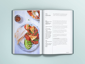 Паперова книга «The Slow Cooker Bible» - фото №4 - мініатюра