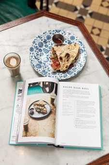 Паперова книга «Dishoom: The first ever cookbook from the much-loved Indian restaurant», авторів Шаміль Такрар, Каві Такрар, Навед Насір - фото №3 - мініатюра