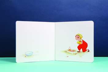 Бумажная книга «Flora and the Chicks. A Counting Book by Molly Idle», автор Молли Айдл - фото №2 - миниатюра
