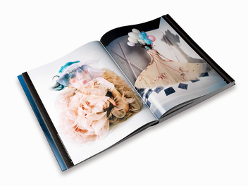 Бумажная книга «Tim Walker. Shoot for the Moon », автор Тим Уокер - фото №8 - миниатюра