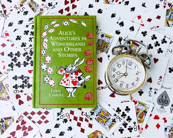 Бумажная книга «Alice's Adventures in Wonderland and Other Stories», автор Льюис Кэрролл - фото №4 - миниатюра