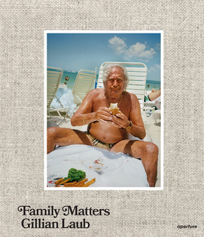 Бумажная книга «Gillian Laub. Family Matters», автор Джиллиан Лауб - фото №1 - миниатюра