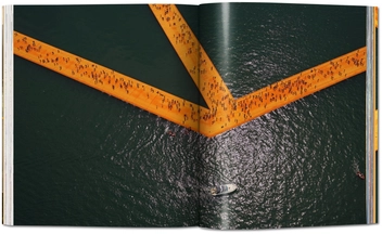 Паперова книга «Christo and Jeanne-Claude: The Floating Piers», автор Джонатан Вільям Генері - фото №5 - мініатюра