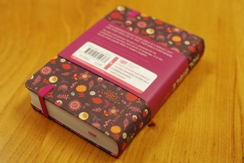 Бумажная книга « The Holy Bible New. Floral» - фото №4 - миниатюра