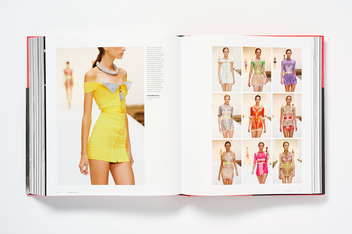 Бумажная книга «Catwalking. Photographs by Chris Moore», автор Александр Фьюри - фото №4 - миниатюра