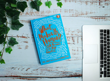 Паперова книга «What Makes Us Human? 130 answers to the big question», авторів Джеремі Вайн, Філ Джонс - фото №2 - мініатюра