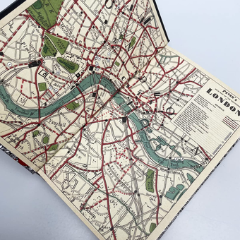 Бумажная книга «Rivers of London. Book 1. The 10th Anniversary Special Edition», автор Бен Ааронович - фото №3 - миниатюра