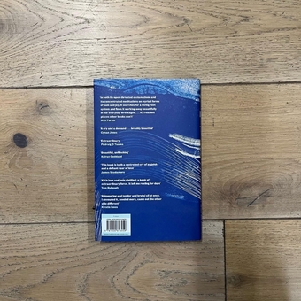 Бумажная книга «Kit», автор Меган Баркер - фото №3 - миниатюра