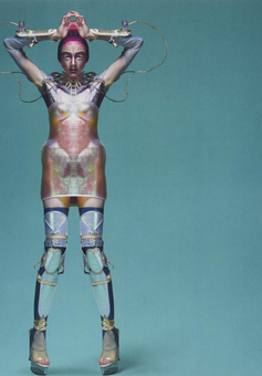 Бумажная книга «Otherworldly. Avant-Garde Fashion and Style», автор Тео-Масс Лексилектус - фото №2 - миниатюра