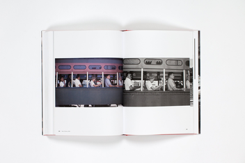 Паперова книга «Joel Meyerowitz. Where I Find Myself. A Lifetime Retrospective», автор Джоел Мейеровіц - фото №11 - мініатюра
