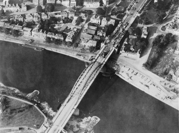 Бумажная книга «Arnhem: The Battle for the Bridges, 1944», автор Энтони Бивор - фото №2 - миниатюра
