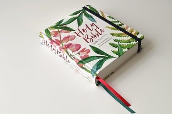 Бумажная книга «Bible for Journalling and Verse-Mapping. Floral» - фото №5 - миниатюра