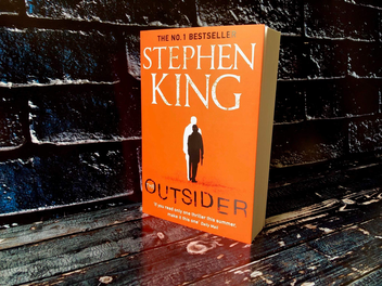 Паперова книга «The Outsider», автор Стівен Кінг - фото №2 - мініатюра