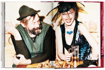 Бумажная книга «Ellen von Unwerth: Fräulein», автор Ингрид Сисхи - фото №3 - миниатюра
