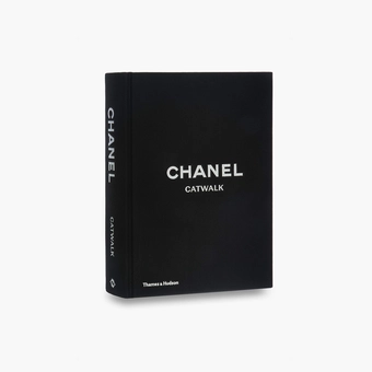 Паперова книга «Chanel Catwalk. The Complete Karl Lagerfeld Collections», авторів Патрік Морієс, Аделія Сабатіні - фото №2 - мініатюра