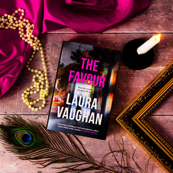 Бумажная книга «The Favour», автор Лаура Воган - фото №2 - миниатюра