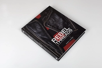 Бумажная книга «Rebel Threads. Clothing of the Bad, Beautiful & Misunderstood», автор Роджер К. Бертон - фото №3 - миниатюра