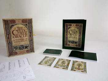 Бумажная книга «The Celtic Tree Oracle. A System of Divination», авторов Лиз Мюррей, Колин Мюррей - фото №2 - миниатюра