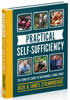 Бумажная книга «Practical Self-sufficiency. The complete guide to sustainable living today», авторов Дик Строубридж, Джеймс Строубридж - фото №2 - миниатюра