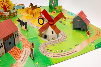 Паперова книга «Pop-Up And Play: Farm», автор Коріна Флетчер - фото №10 - мініатюра