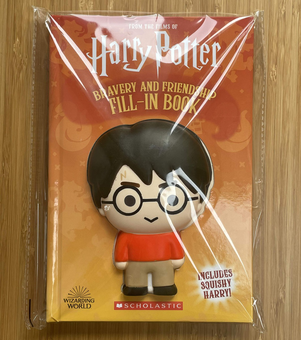 Бумажная книга «Harry Potter. Squishy: Friendship and Bravery», автор Саманта Свонк - фото №3 - миниатюра