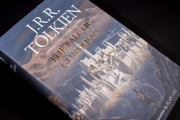 Бумажная книга «The Fall of Gondolin», автор Джон Р. Р. Толкин - фото №2 - миниатюра