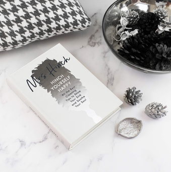 Бумажная книга «Hinch Yourself Happy: All The Best Cleaning Tips To Shine Your Sink And Soothe Your Soul», автор Миссис Хинч - фото №6 - миниатюра