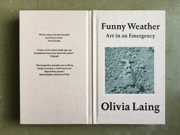 Паперова книга «Funny Weather: Art in an Emergency», автор Олівія Ленґ - фото №3 - мініатюра