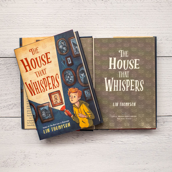 Бумажная книга «The House That Whispers», автор Лин Томпсон - фото №2 - миниатюра