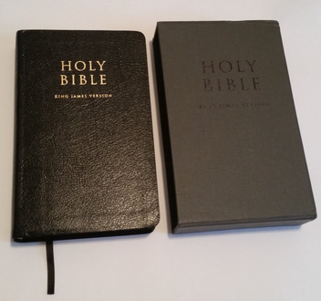 Бумажная книга «Holy Bible. King James Version» - фото №2 - миниатюра