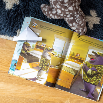 Бумажная книга «Make Your Bed with Skipper the Seal», автор Уильям Макрейвен - фото №2 - миниатюра