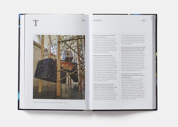 Бумажная книга «frieze A to Z of Contemporary Art» - фото №6 - миниатюра