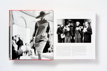 Бумажная книга «Catwalking. Photographs by Chris Moore», автор Александр Фьюри - фото №7 - миниатюра