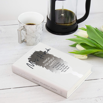 Бумажная книга «Hinch Yourself Happy: All The Best Cleaning Tips To Shine Your Sink And Soothe Your Soul», автор Миссис Хинч - фото №7 - миниатюра