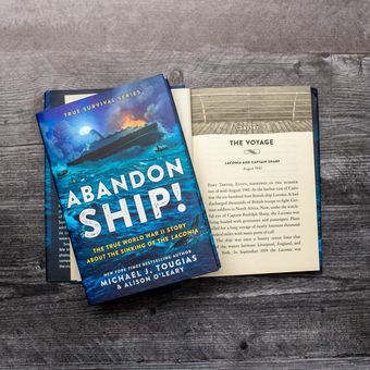 Бумажная книга «Abandon Ship!  The True World War II Story about the Sinking of the Laconia», авторов Элисон О'Лири, Майкл Дж. Тугиас - фото №2 - миниатюра