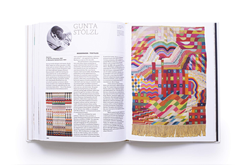 Бумажная книга «Women in Design. From Aino Aalto to Eva Zeisel», авторов Шарлотта Филл, Клементина Филл - фото №11 - миниатюра