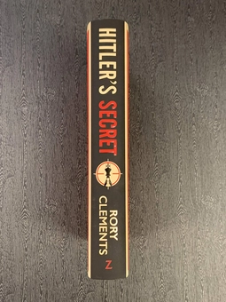 Бумажная книга «Hitler's Secret», автор Рори Клементс - фото №2 - миниатюра